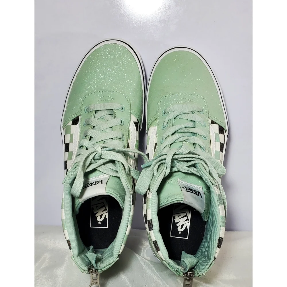Vans Women's Size 5 Ward Checkerd Sneakers.